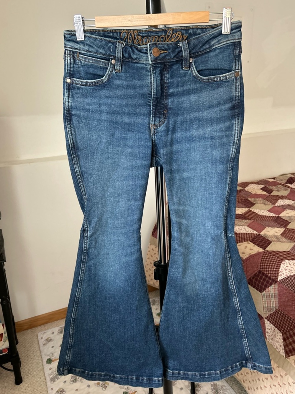 Wrangler High Rise Flare Jeans 28